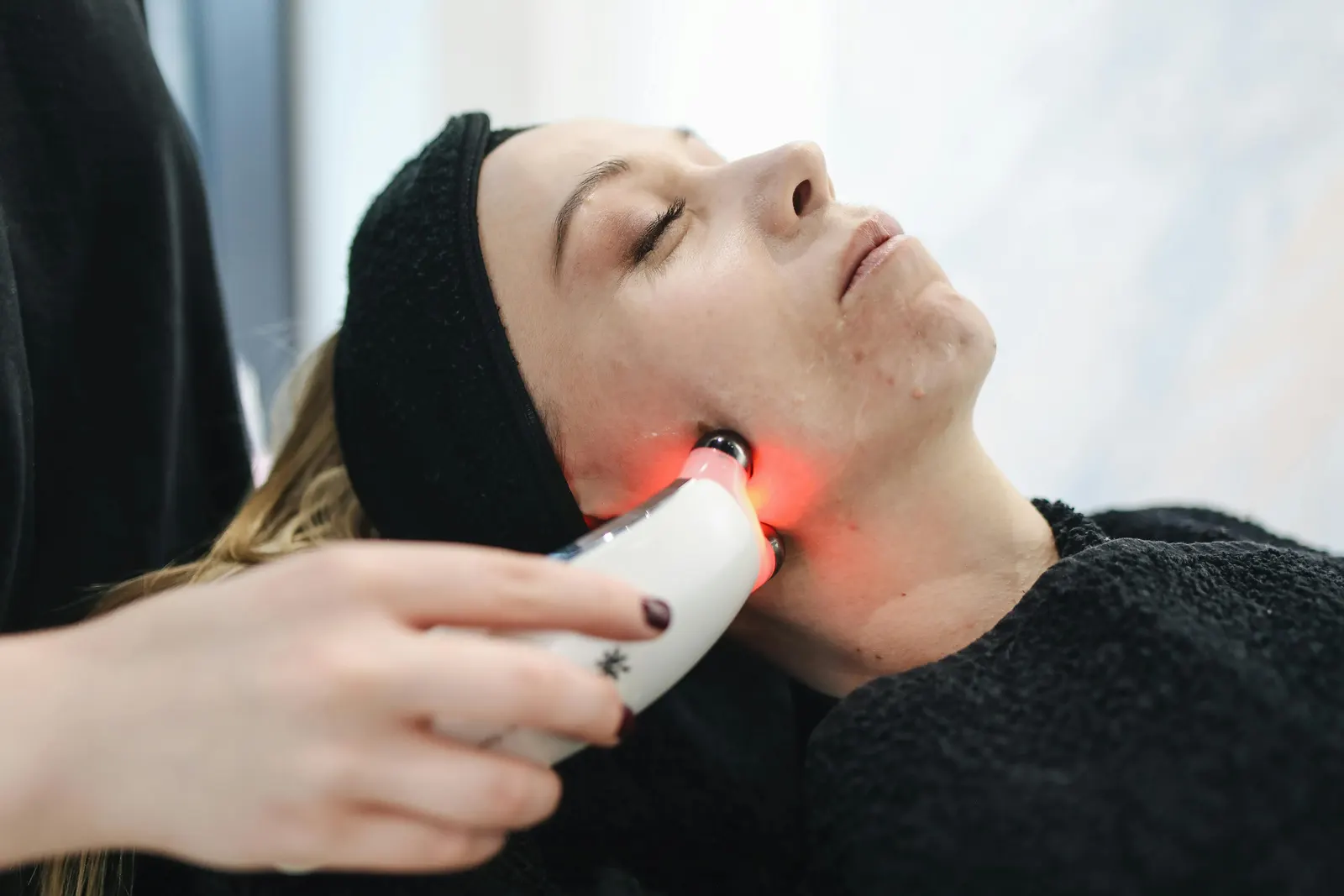 Revitalize Your Skin: The Role of Hydro Gel Masks in Post-Laser Care