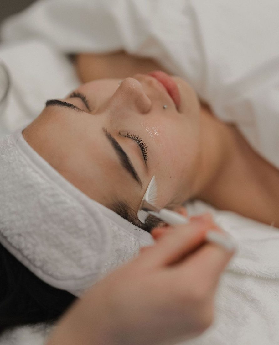 Applying a peel